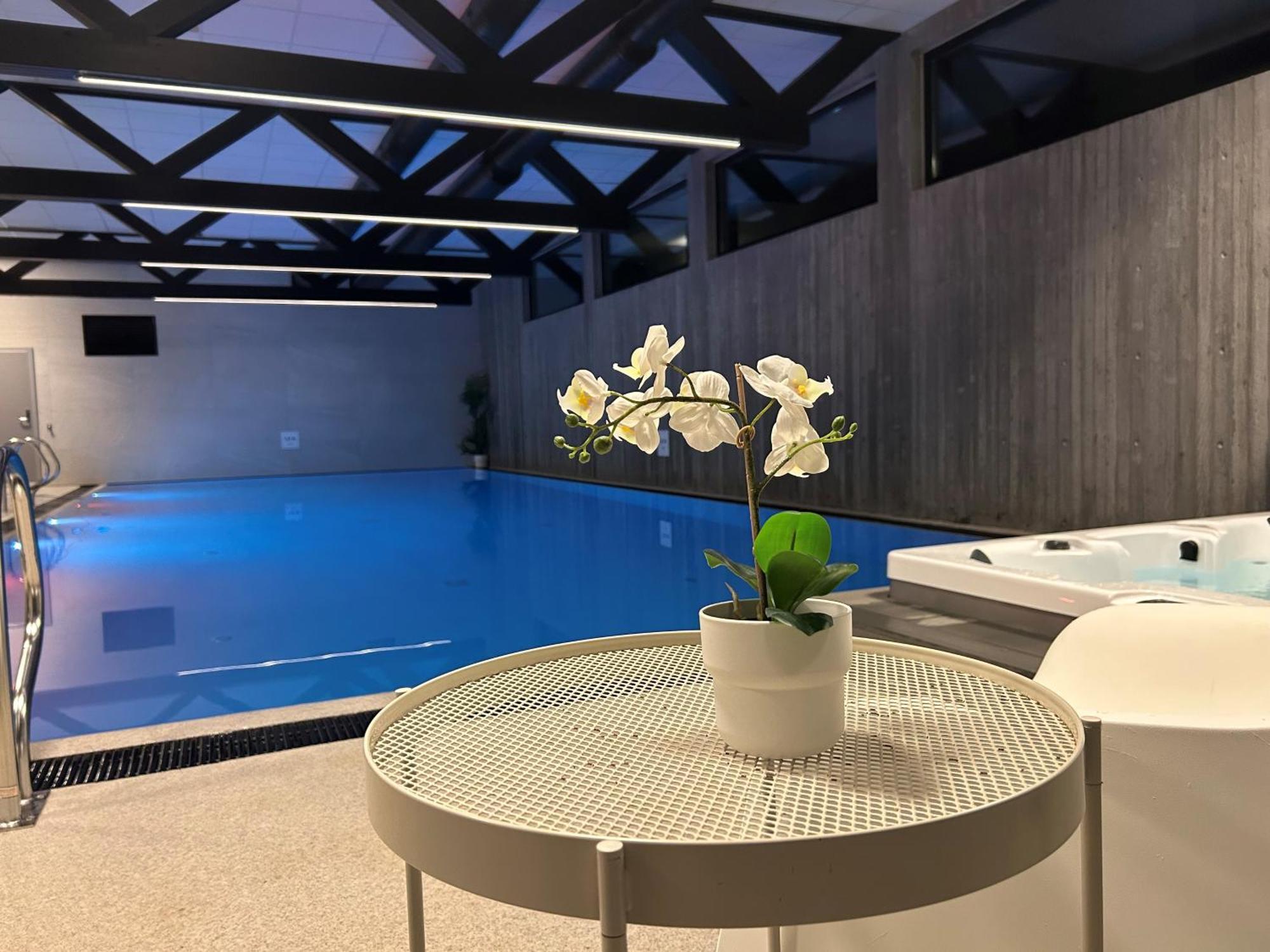 Sorlandsidyll Med Svommebasseng! Apartman Kristiansand Kültér fotó